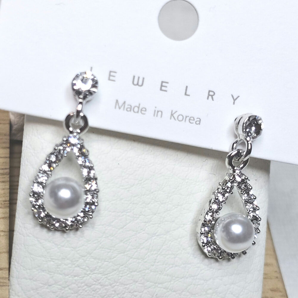 Bridal Wedding NWT Simple Fashion Earrings w Faux Pearl. Pierced.  Dangle‎ Bling